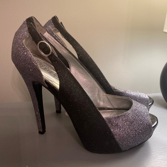 Peep toe stilettos by Guess - Picture 2 of 6